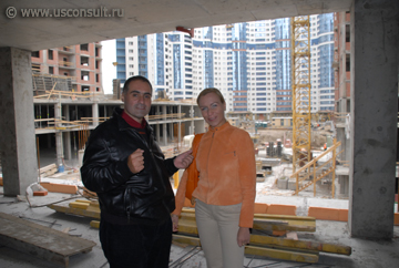 Кира и Рубен Канаян на площадке строящегося торгового центра